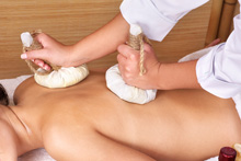 Kräuterstempel Massage im Fachinstitut für Kosmetik und Permanent Make-Up aus Gelsenkirchen (NRW)